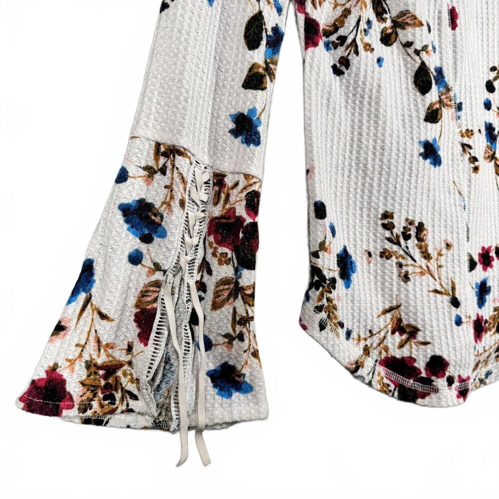 William Rast Women's Floral Wilder Grace Drama Bell Sleeve Henley Top Medium - Picture 7 of 8